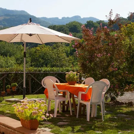 Relais Parco Del Subasio ファームステイ ピアーノ・デッレ・ピエーヴェ