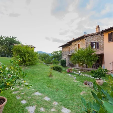 Relais Parco Del Subasio ファームステイ